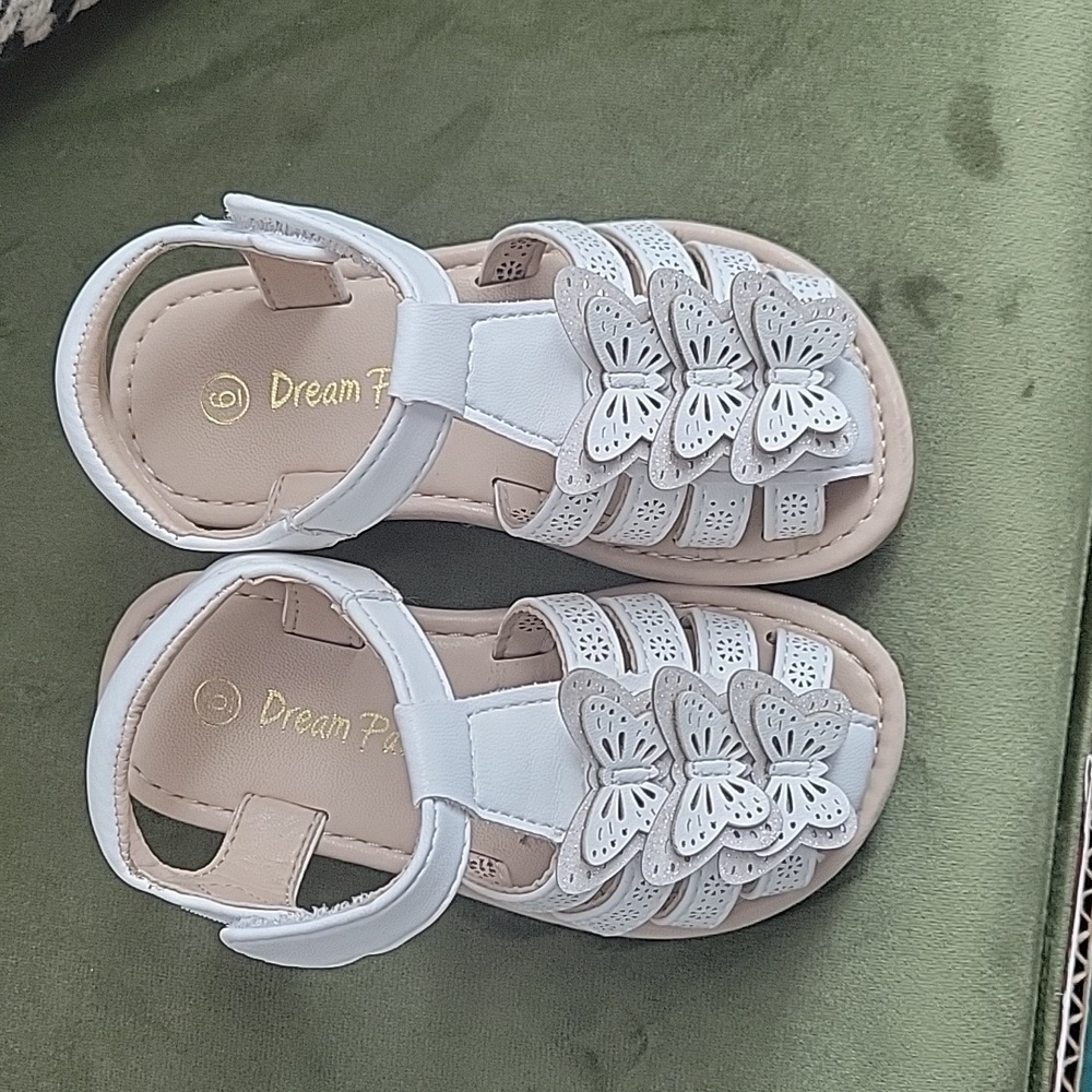 DREAM PAIRS Girls Sandals White with Butterflies toddler size 6